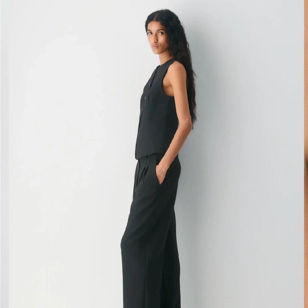 NEW Aritzia Wilfred Regal Vest (Re)ssential Black - Picture 3 of 13